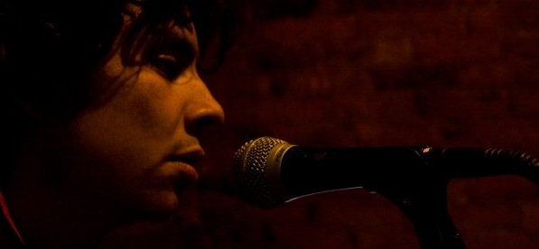 Julián Mayorga y la Pequeña Orquesta Sintética en el Teatro Acto Latino