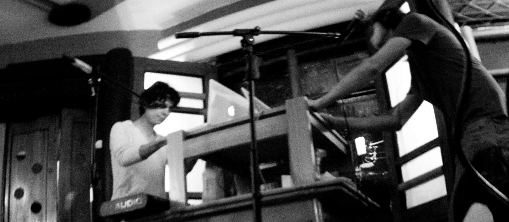 Ego;…Desbaratan el sonido y lo vuelven a refrescar. Este Viernes en Ámbar Violeta.