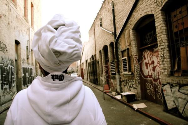 VideoBeat VIERNES: Santero nos trae “Agua del Rio” con su rito urbano…