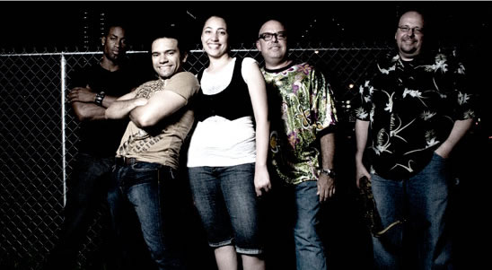 VideoBeat VIERNES: ¡”Camina con los codos” y baila con los pies al ritmo de Palo! de Miami!
