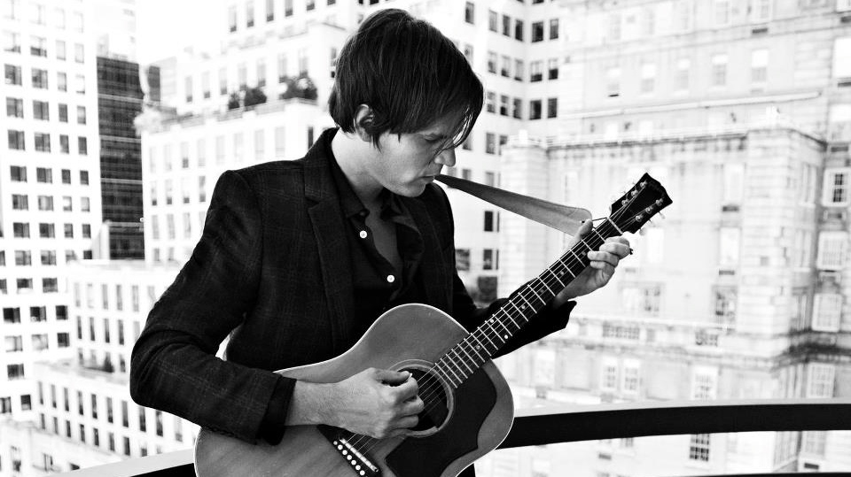 VideoBeat VIERNES: Singer-songwriter Diego Garcia performs “Separate Lives” at Downtown LA!